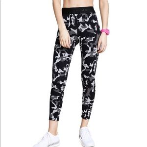 KORAL Knockout Camo Active Crop Leggings Black White Size Small